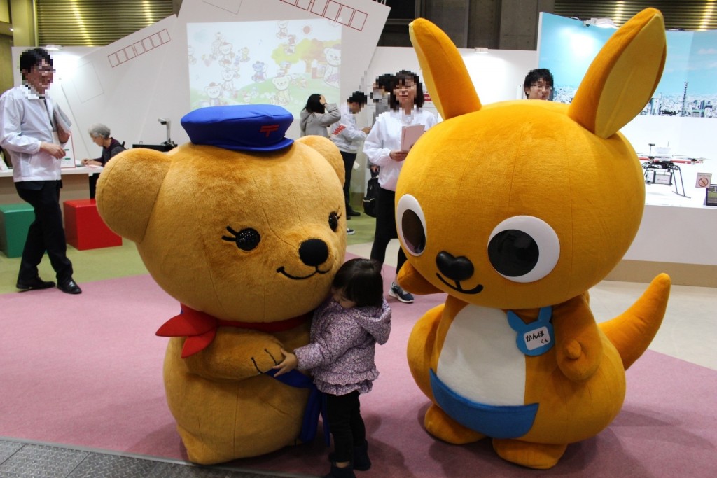 着ぐるみ大好きな子供は写真撮影をしてキャラクターについて知ろう