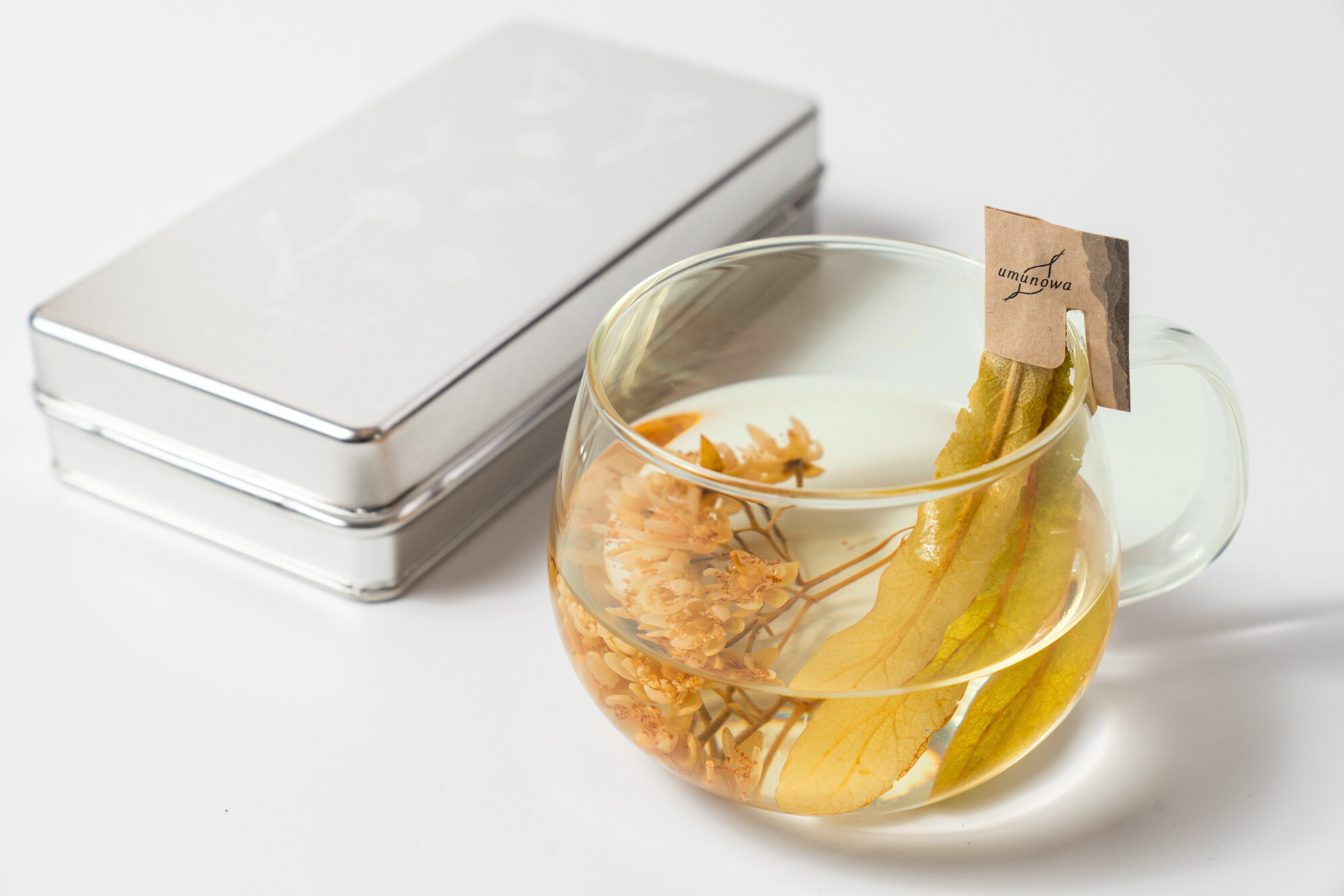 森の息吹を、そのままカップに。
しなの花ティー