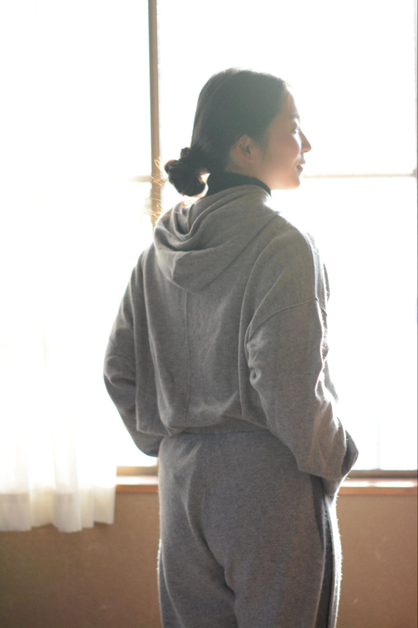 タドれるカシミヤ フーディーLサイズ